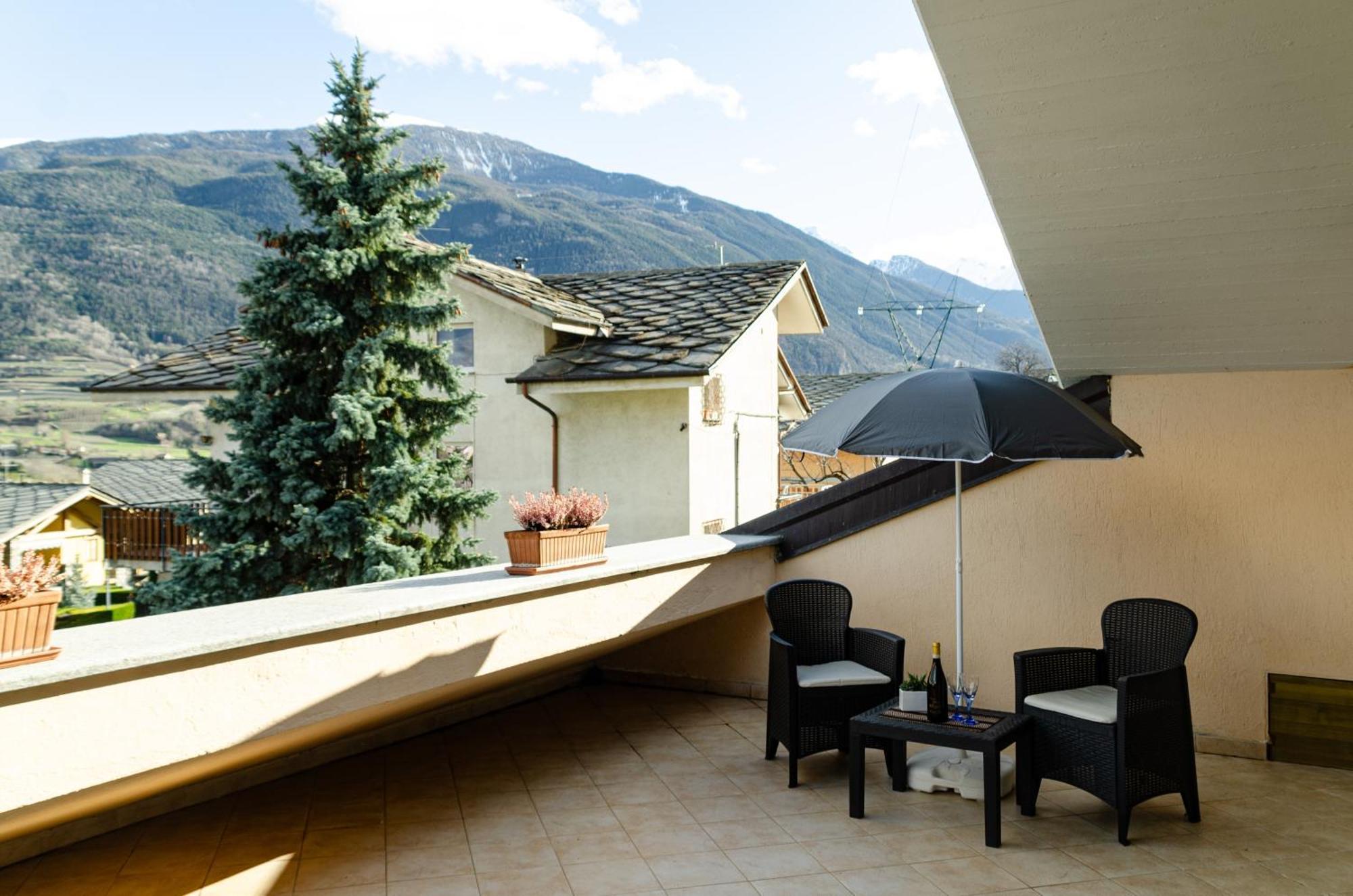 Sarre Skyline Apartment - Relax In Valle D'อาออสตา ภายนอก รูปภาพ