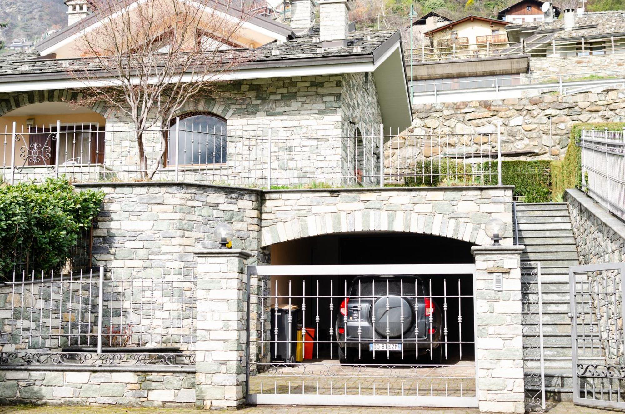 Sarre Skyline Apartment - Relax In Valle D'อาออสตา ภายนอก รูปภาพ