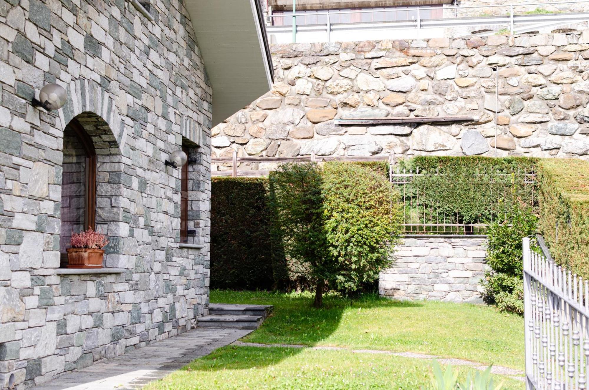 Sarre Skyline Apartment - Relax In Valle D'อาออสตา ภายนอก รูปภาพ